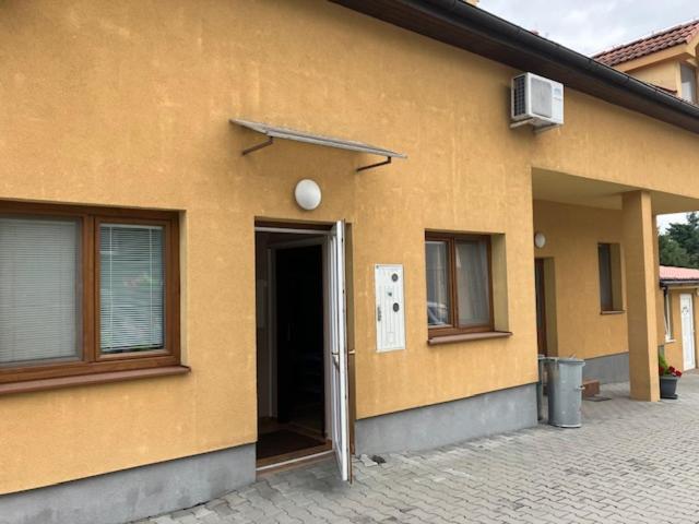 波切尼斯Apartmanovy Dom Slavia公寓 外观 照片