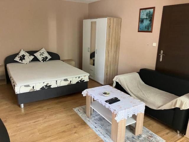 波切尼斯Apartmanovy Dom Slavia公寓 外观 照片